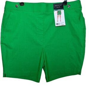 NWT RAFAELLA Womens 18 Stretch Pull On Shorts Fern Green Button Detail Pockets